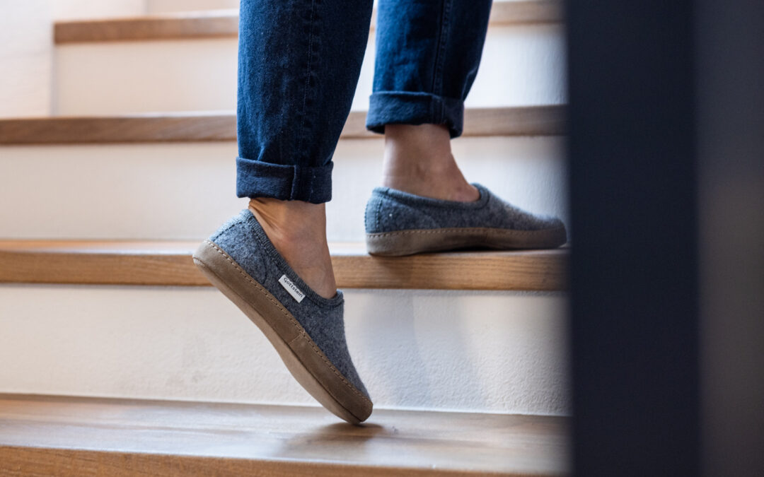 Hausschuhe für Hallux valgus – mehr Komfort für deine Füße