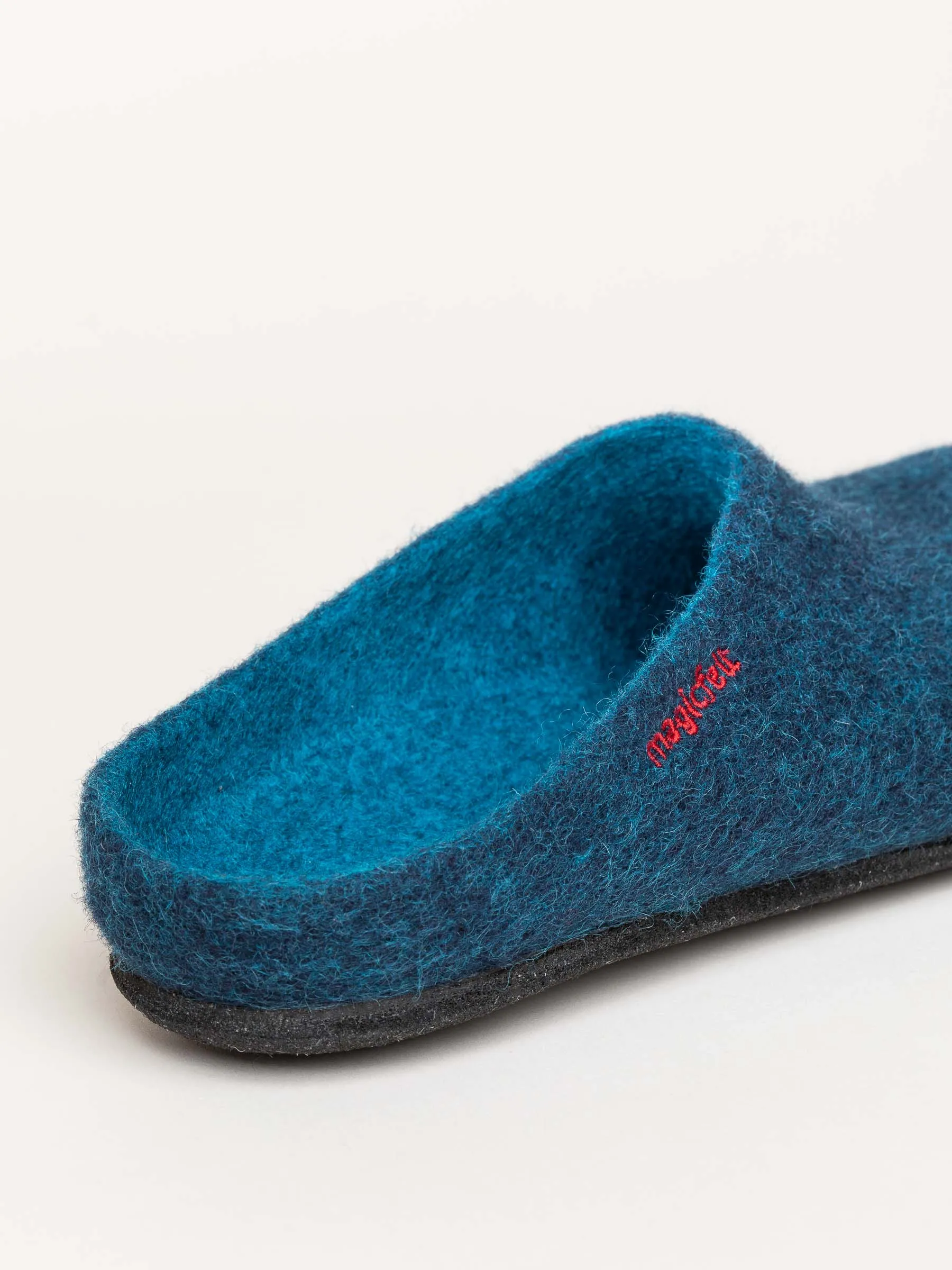 AN 709 Slipper
