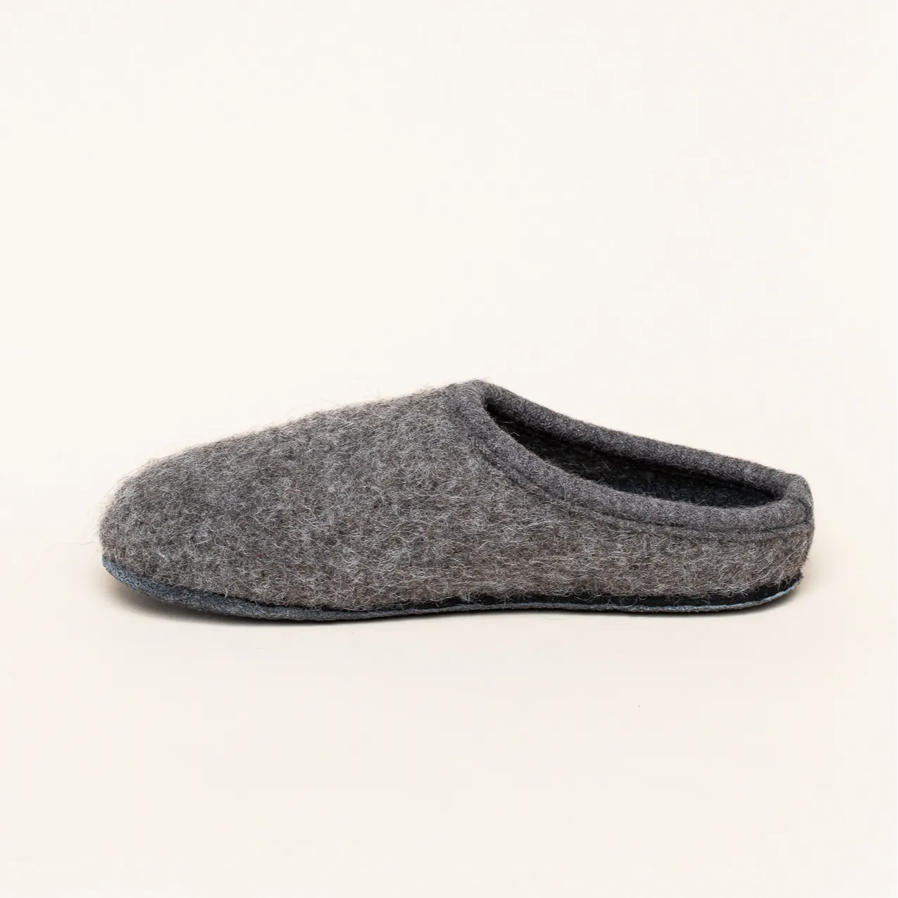 Alpine Comfort Filzpantoffel Steinschaf