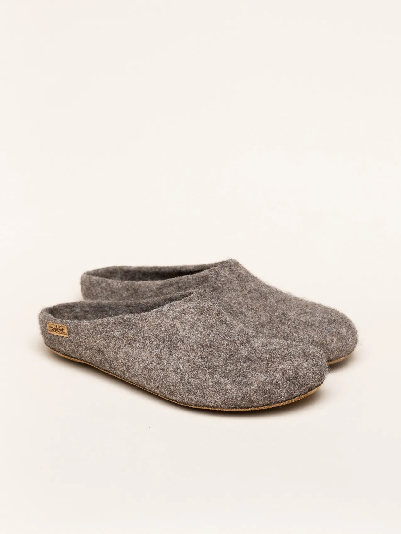 AR 713 rare wool slippers
