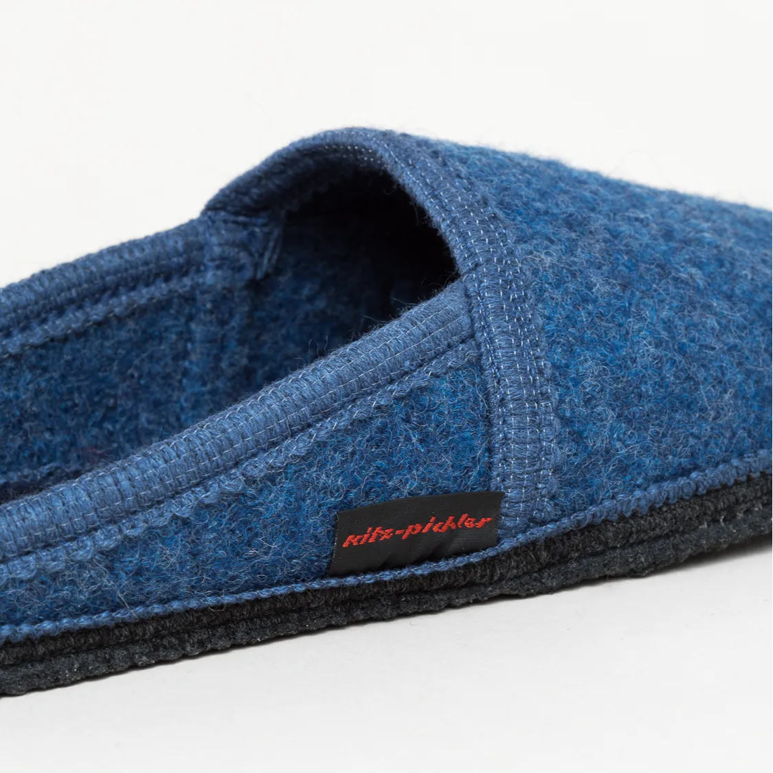 Pantoffel Hausschuh Virgen hellblau