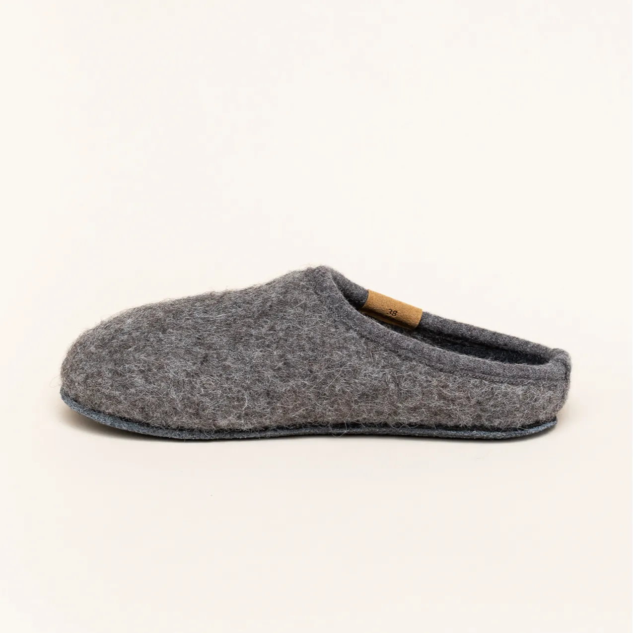 Alpine Comfort Filzpantoffel Steinschaf