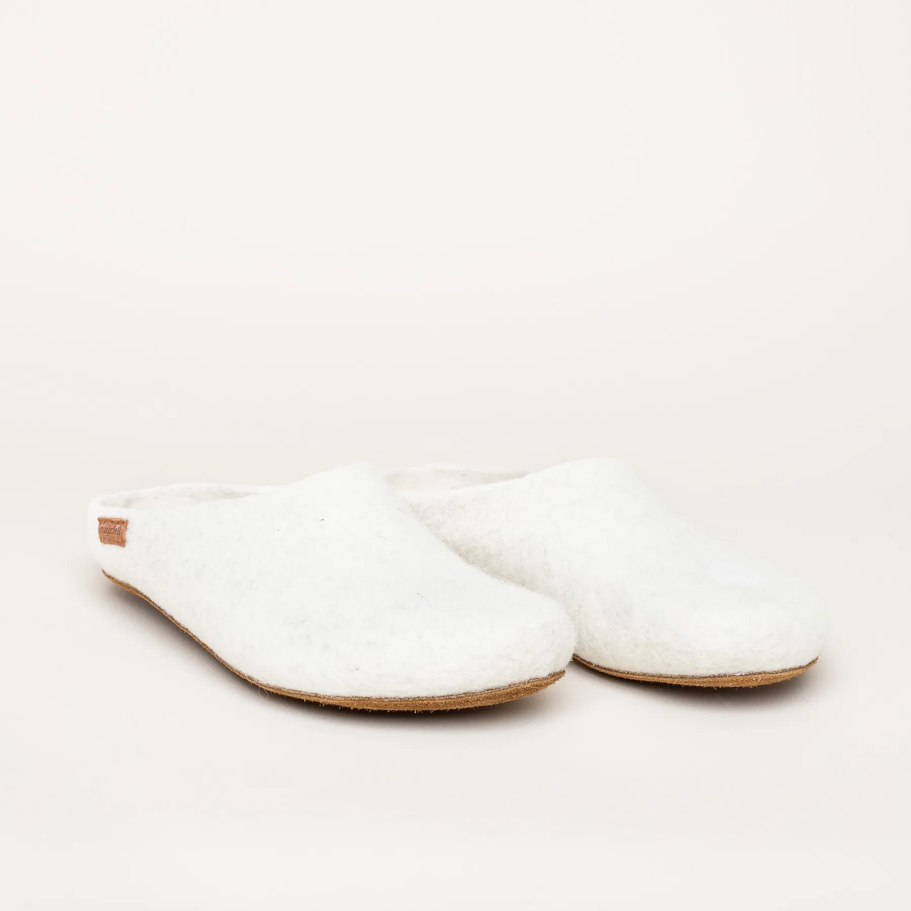 AR 713 rare wool slippers